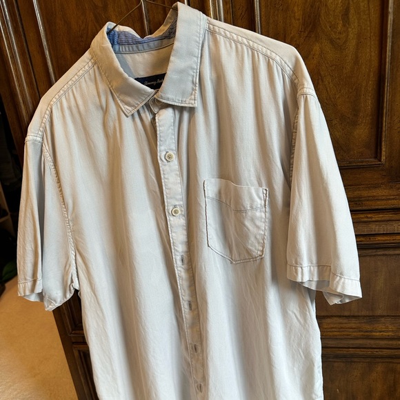 Tommy Bahama button down summer shirt.   L - Picture 1 of 3